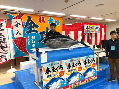 出張マグロ解体ショー